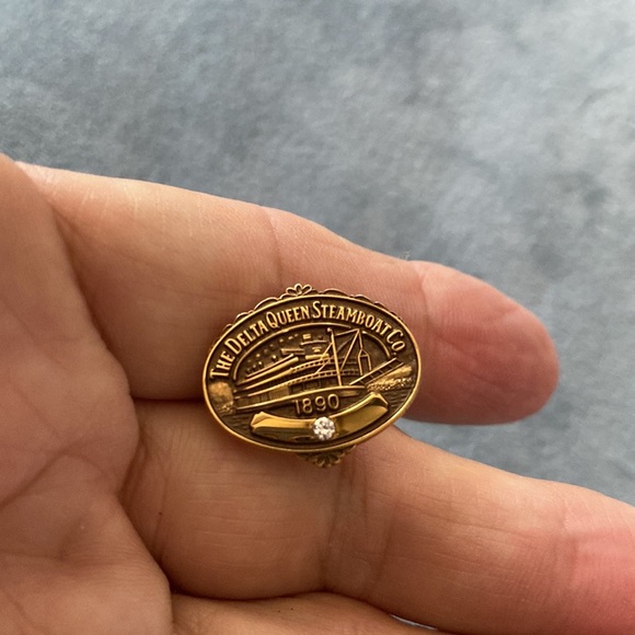 Delta Queen Steamboat Co pins - Picture 3 of 6